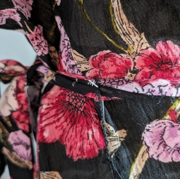 NWOT Billabong black pink floral wrap robe cover up M/L - Picture 7 of 10